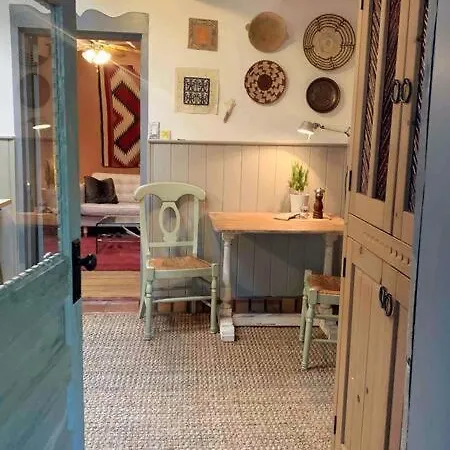 Apartment Romantic Amor~ Great Location, Park View, Historic East Side