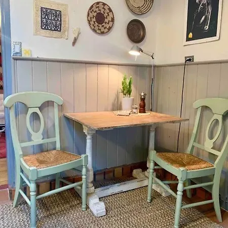 Romantic Amor~ Great Location, Park View, Historic East Side
