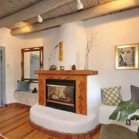 Romantic Amor~ Great Location, Park View, Historic East Side *