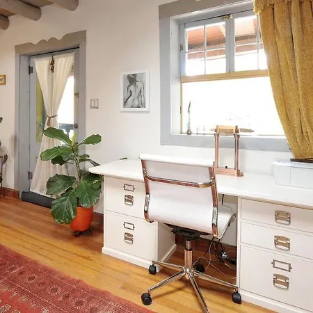 Romantic Amor~ Great Location, Park View, Historic East Side