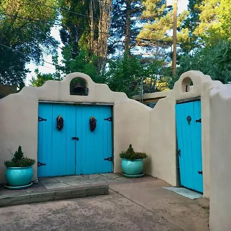 Apartment Romantic Amor~ Great Location, Park View, Historic East Side